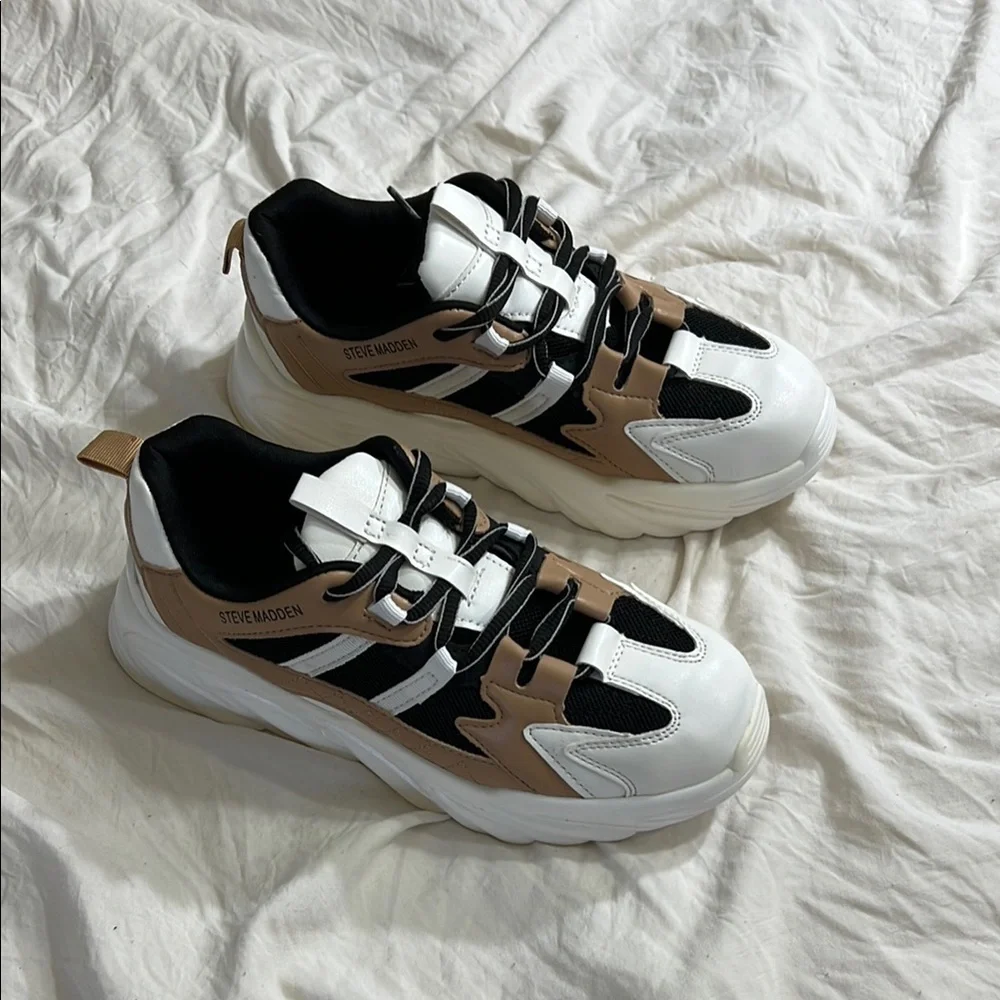 Steve Madden Tan and White Chunky Sneakers